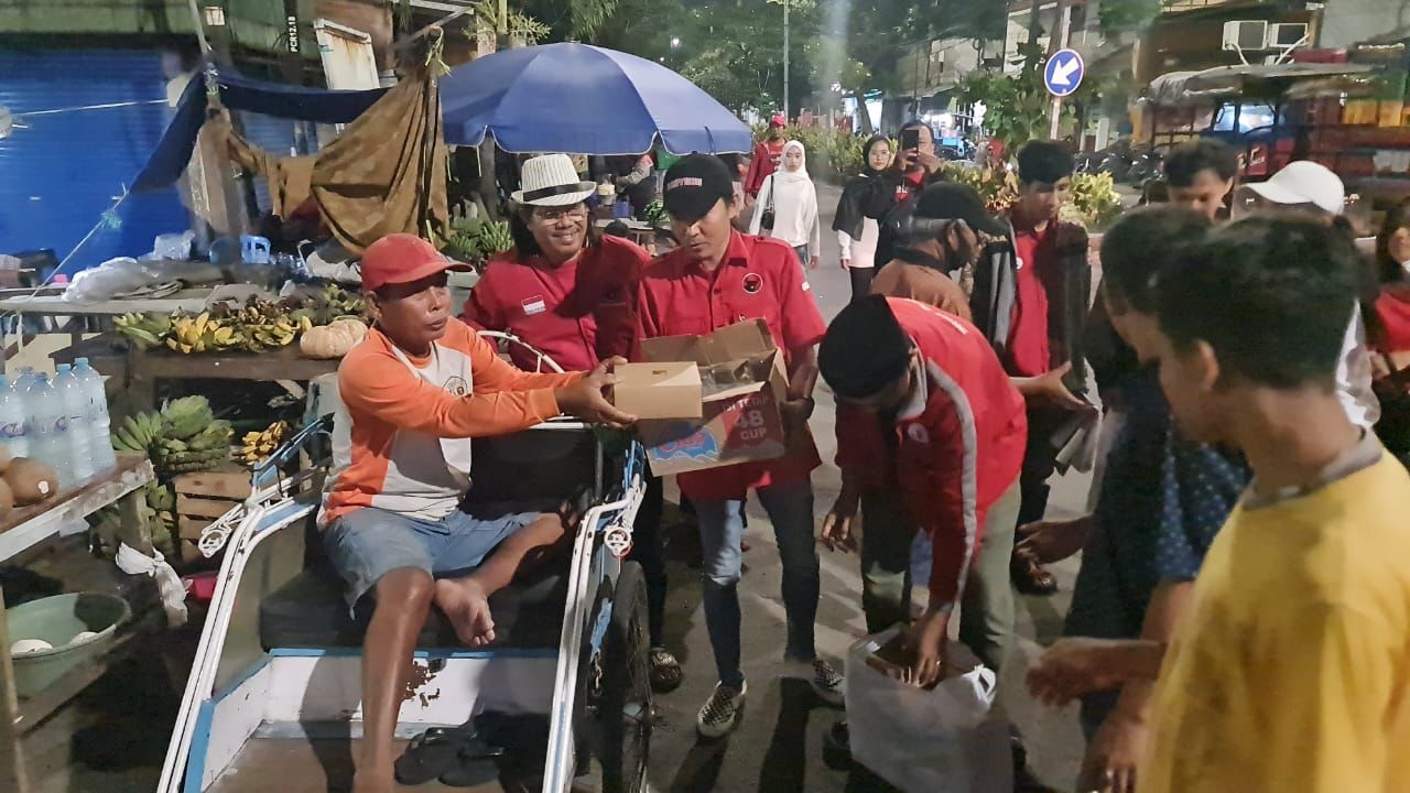 Grebek Sahur, TMP Surabaya : PDI Perjuangan Ajarkan Gotong Royong Dan Turun Ke Bawah