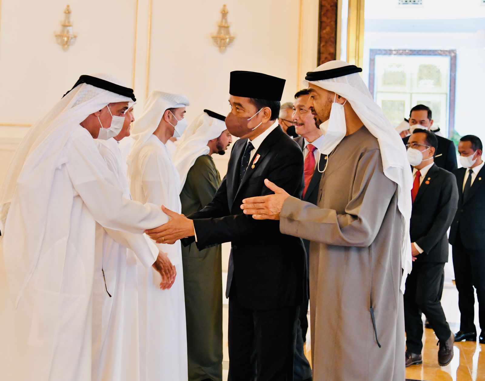 Singgah di Abu Dhabi, Presiden Jokowi Sampaikan Dukacita Atas Wafatnya Sheikh Khalifa