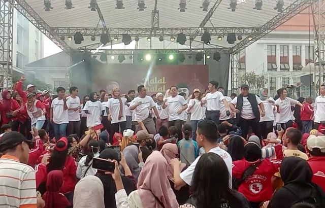 Flashmob Lagu-Lagu Nusantara Bergema Menyambut Ganjar di Surabaya, Indonesia Moeda : Simbol Kesatuan Tekad