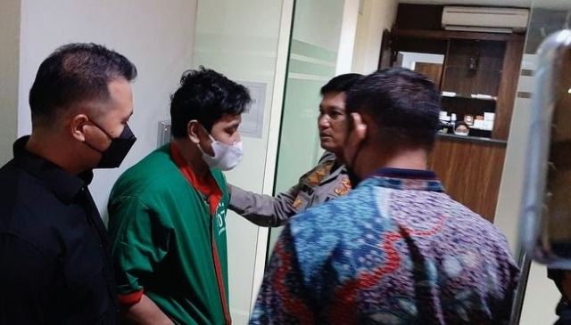 Polres Metro Jakarta Barat Tangkap Gitaris Kahitna Andrie Bayuadjie Terkait Kasus Penyalahgunaan Narkotika