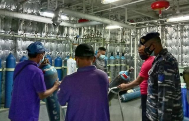Satgas Bantuan Oksigen Koarmada II telah Memasok Ribuan Liter Oksigen Gratis kepada Warga Jatim