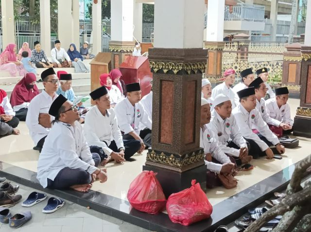 Hari Santri Nasional, Bamusi Surabaya Berziarah Ke Makam KH Hasyim Azhari Dan Gusdur