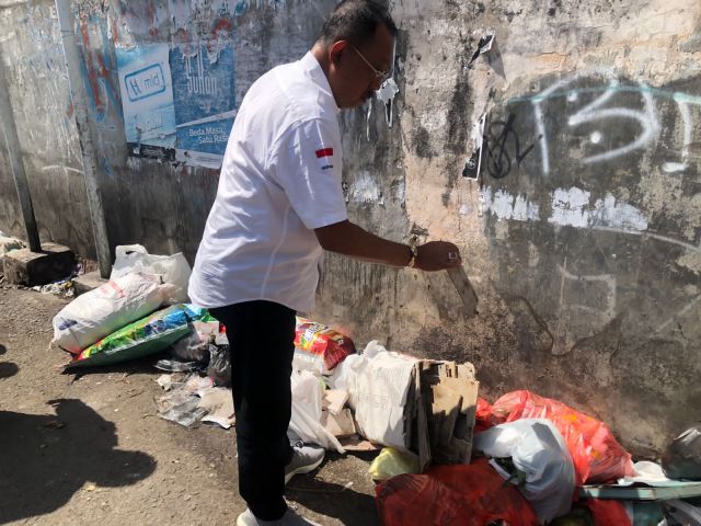 Temui Sampah Menumpuk Di Pasar Pakis, Wakil Walikota Minta Kelurahan Tempatkan Petugas Untuk Yustisi Pembuang Sampah