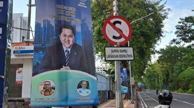 Baliho Erick Thohir Tak Berizin Di Surabaya Dicopot