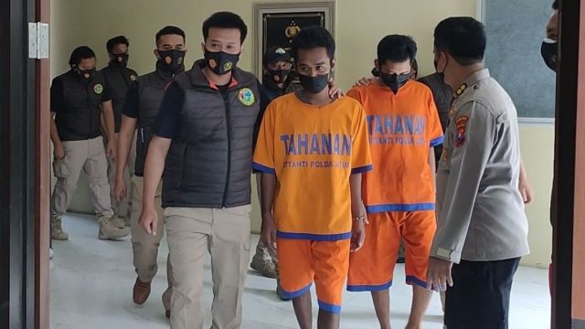 Polda Jatim Bongkar Jaringan Narkoba Sokobanah Sampang, 2 Pria dan 6 Kg Sabu-Sabu Diamankan