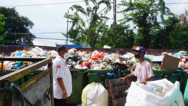 Sampah Menumpuk di TPS Kaliwaron, Wakil Walikota Armuji Geram