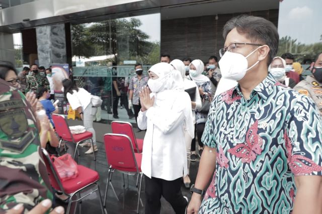 Tinjau Vaksinasi di Surabaya, Ini Target Utama Menkes Budi Gunadi