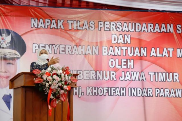 Gubernur Khofifah Napak Tilas Persaudaraan Sejati Amanat Gus Dur di GKJW Malang