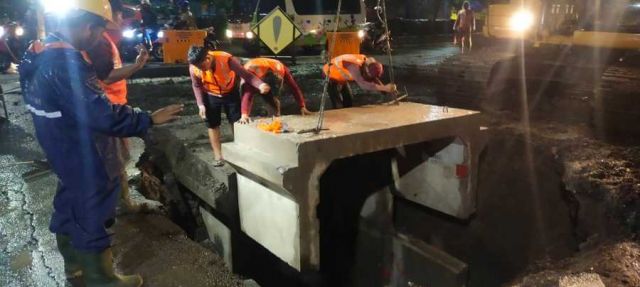 Pembuatan Crossing Saluran Air di Kedung Cowek Surabaya segera Selesai