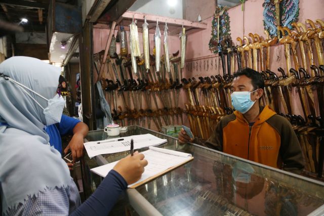 Verifikasi Pedagang TPS Pasar Turi, Pemkot Surabaya Lakukan Pendataan